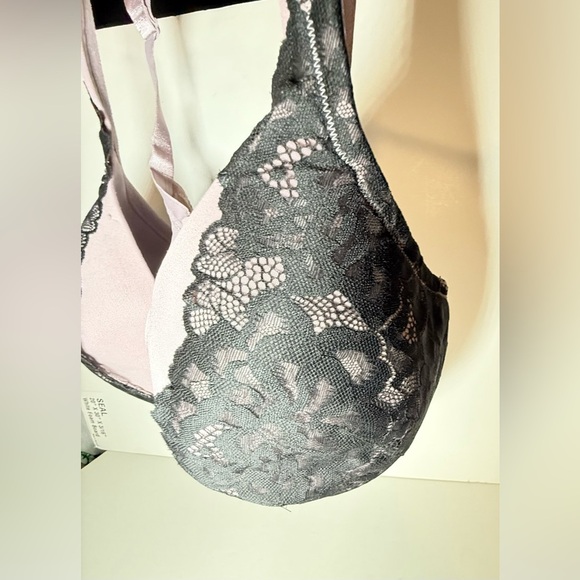 Cacique Lavender and Black Lightly Lined Full coverage - Picture 4 of 8